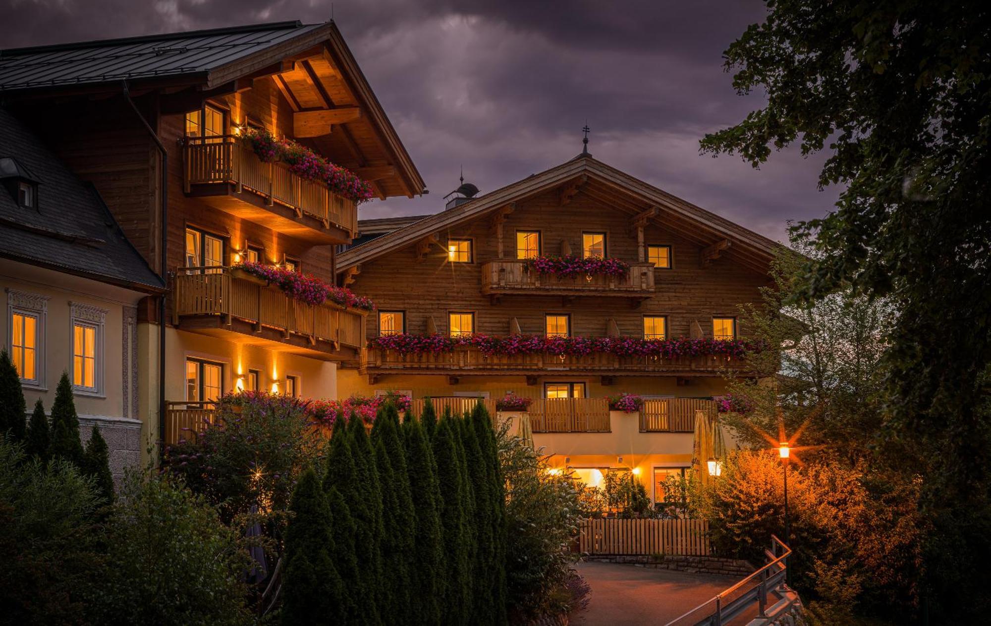 Landhotel Kirchenwirt Unken Exteriör bild
